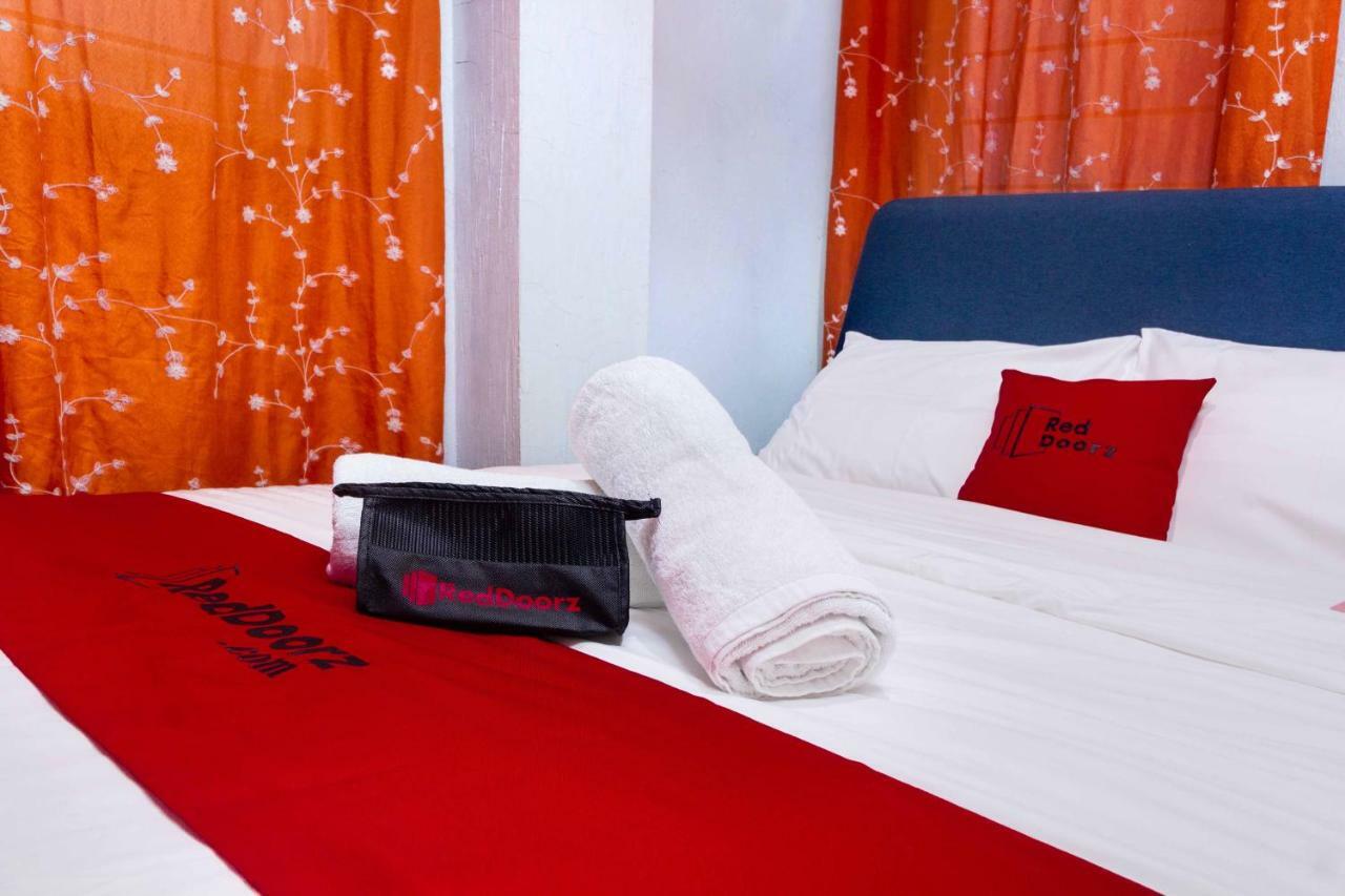 Hotel Reddoorz @ Zapatera Cebu Stadt Exterior foto