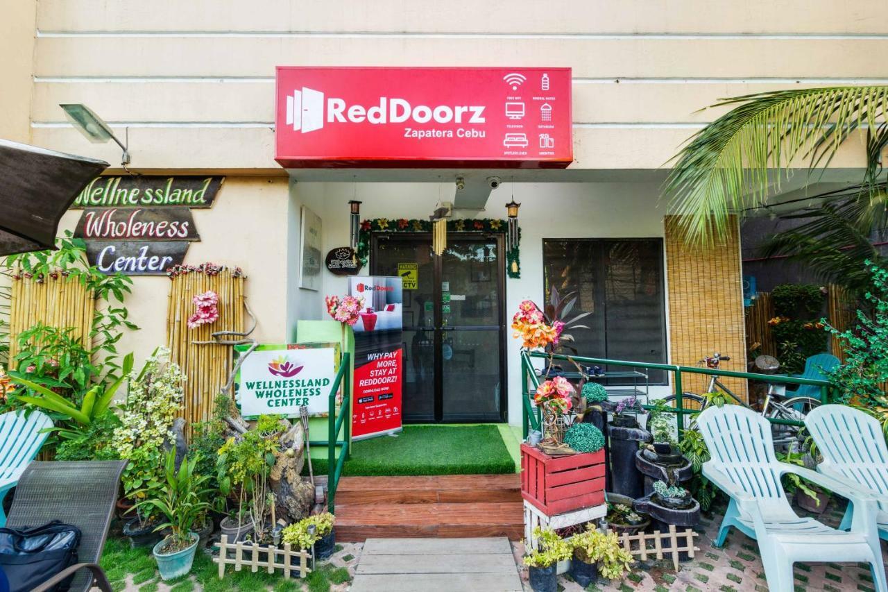 Hotel Reddoorz @ Zapatera Cebu Stadt Exterior foto