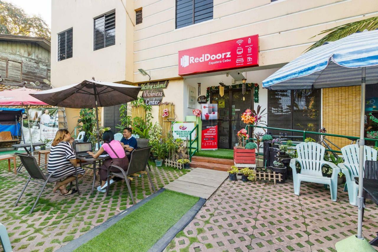 Hotel Reddoorz @ Zapatera Cebu Stadt Exterior foto